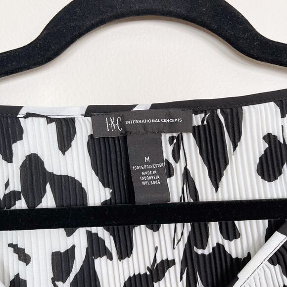 INC International Concepts Cold Shoulder Pleated Floral Blouse Black White M - Picture 9 of 10